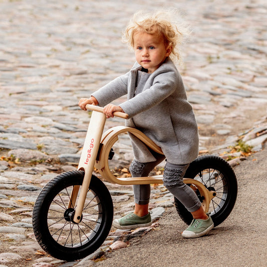 leg&go 3-in-1 koka velosipēds – priekšējais skats, bērza koka rāmis