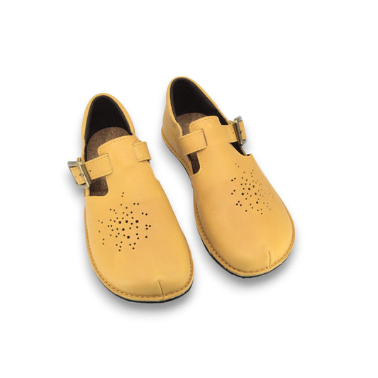 Minimalistiskas barefoot tipa sandales KUUDA ar plānu zoli.
